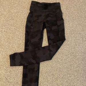 gentle worn lululemon invigorate legging dark camo 25”